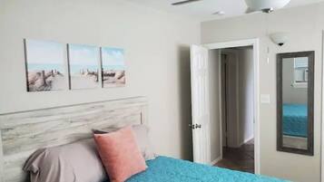 3 habitaciones, escritorio, tabla de planchar con plancha y wifi gratis