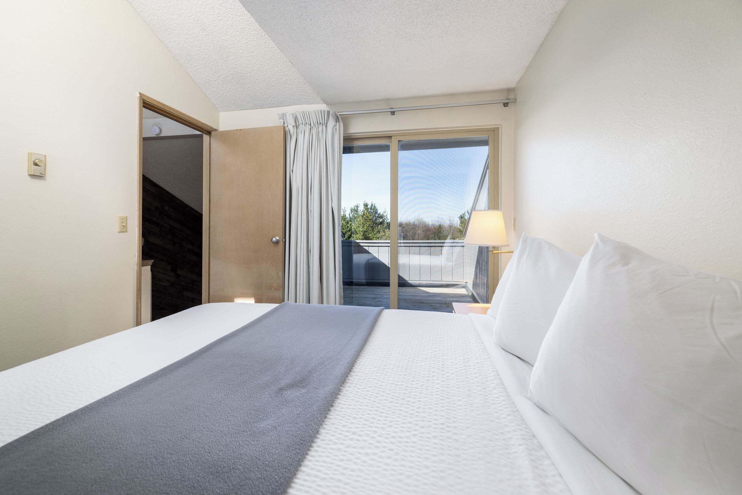 Traditional Townhome | 1 bedroom, premium bedding, down comforters, laptop workspace