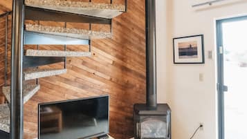 Traditional Townhome | Living area | 32-inch flat-screen TV with cable channels, TV, fireplace