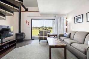 Traditional Townhome | Living area | 32-inch flat-screen TV with cable channels, TV, fireplace - Surfcrest Resort (Ocean Shores)