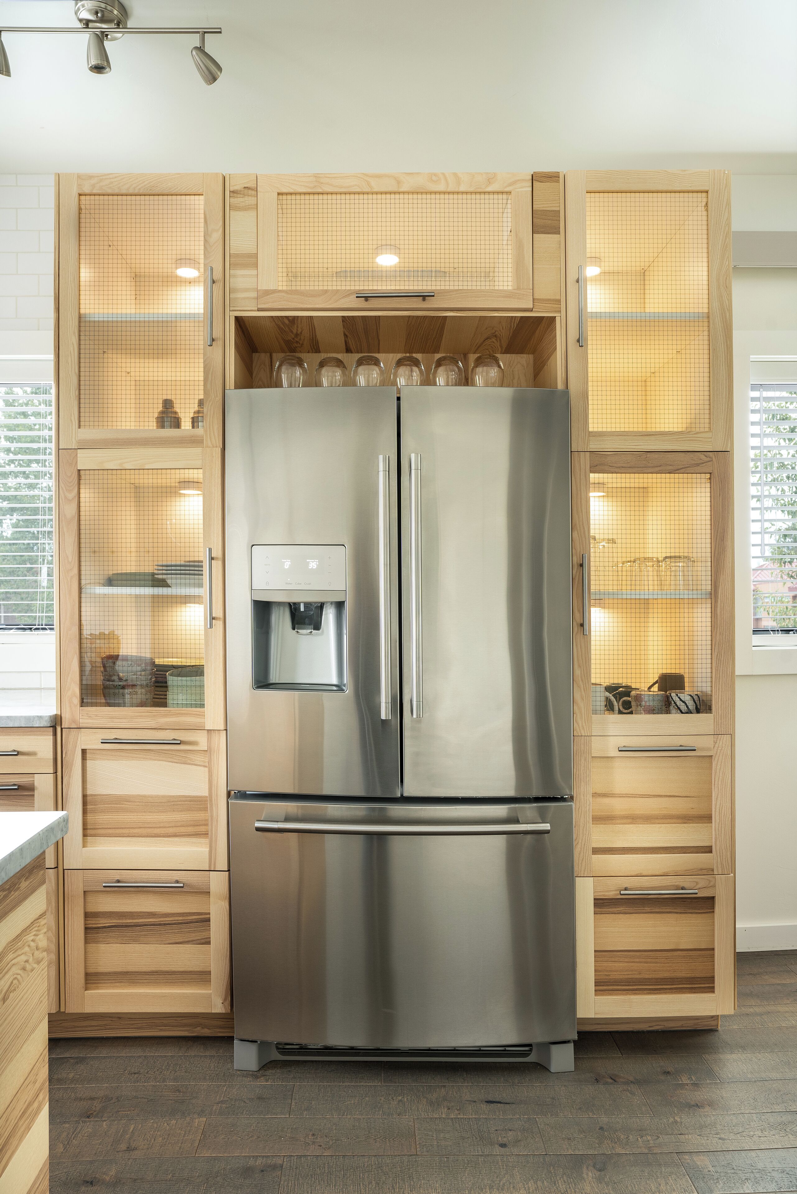 Light &amp; Airy Mountain Town Apartment | Private kitchen | Full-sized fridge, microwave, oven, stovetop