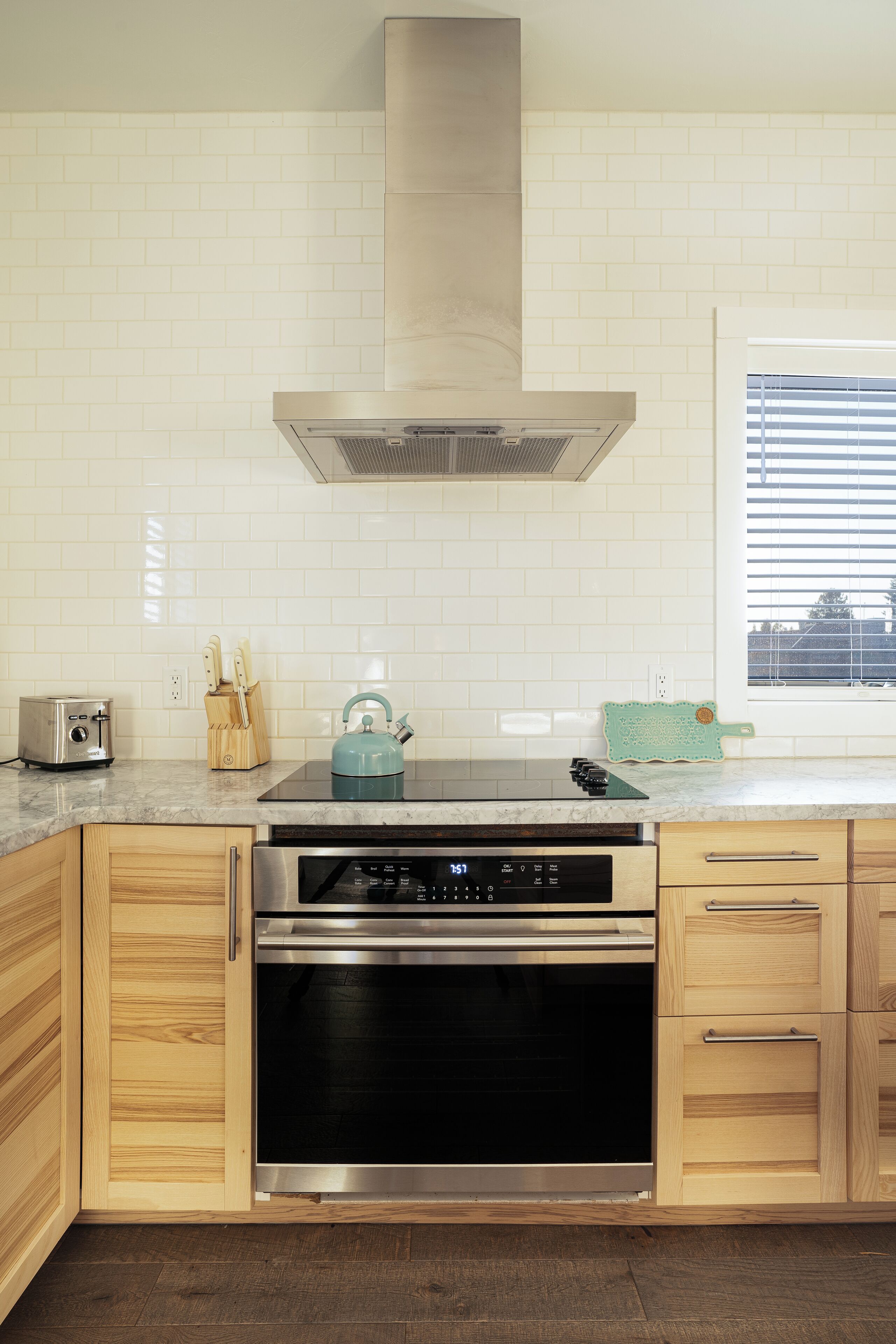 Light &amp; Airy Mountain Town Apartment | Private kitchen | Full-sized fridge, microwave, oven, stovetop