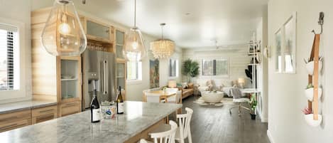 Light & Airy Mountain Town Apartment | Cuisine privée