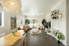Apartament | Sala d'estar | Televisor intel·ligent, Netflix, Hulu i serveis de streaming