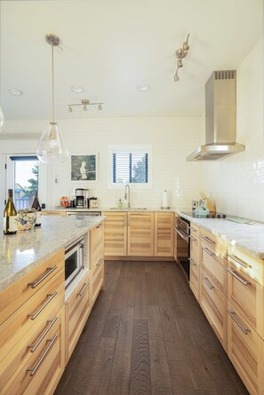 Light & Airy Mountain Town Apartment | Private kitchen | Full-size fridge, microwave, oven, stovetop - Wallace BNB (Pinedale)
