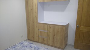 2 bedrooms, desk, iron/ironing board, WiFi