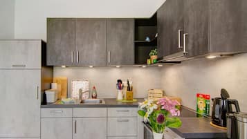 Fridge, microwave, oven, stovetop