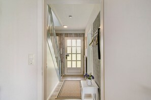 Interior - Holiday Home 'Huus Karoline' with Garden & Wi-Fi (Hagermarsch Junkersrott)