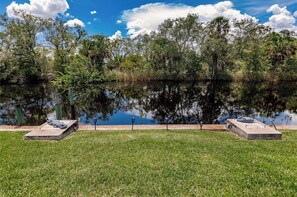 Property grounds - 2-bedroom vacation home just 15 minutes from Fishermen's Village (Punta Gorda)