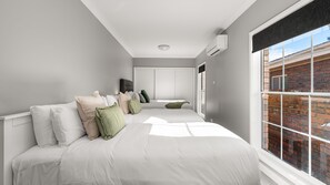 4 Schlafzimmer, Bügeleisen/Bügelbrett, kostenloses WLAN, Bettwäsche
