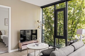 Télévision, chaîne hi-fi