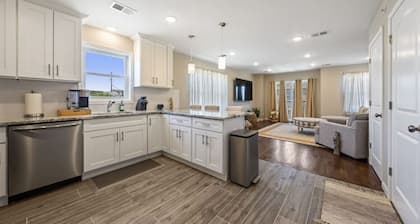 Spacious 3BR Top-Floor Retreat that Sleeps 8 | Near NYC + EWR