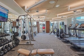Fitness facility - Luxury 1 bedroom w/ pool mins from - Sacramento Kings (West Sacramento)