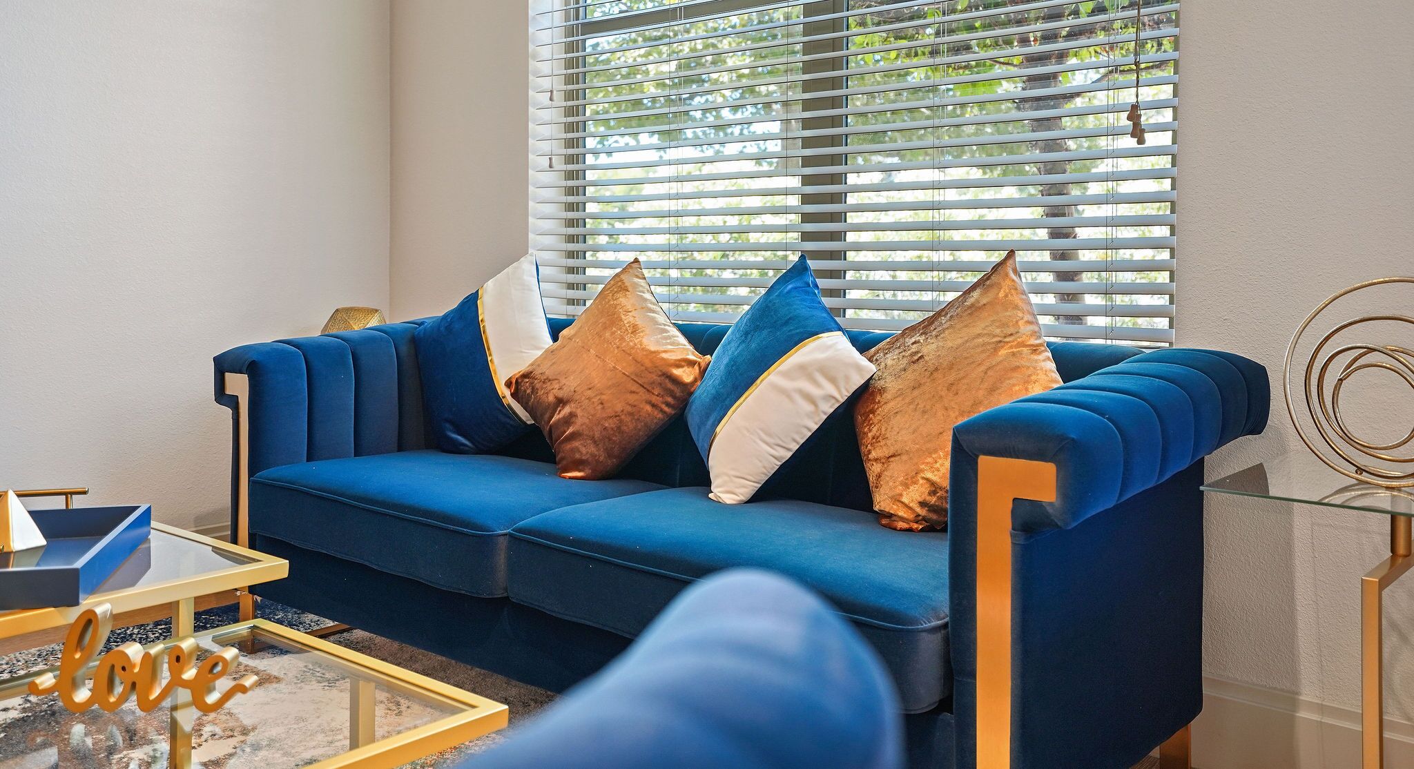 Luxury 1 bedroom w/ pool mins from - Sacramento Kings