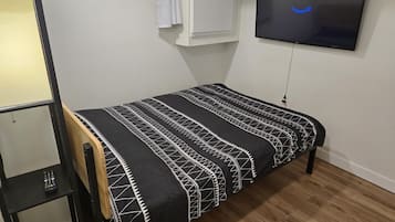 2 bedrooms, desk, free WiFi, bed sheets