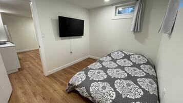 2 bedrooms, desk, free WiFi, bed sheets