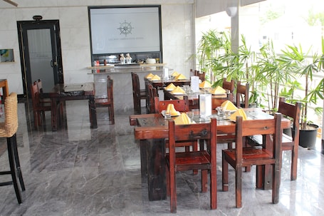 Restaurante. James Cook Hotel