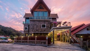 A modern house with a large balcony, a staircase, and a driveway. - Exclusive Villa Stan with Top Amenities (Kamala)