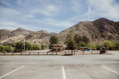 0124) Candy Suite 124