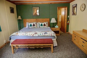 Bed sheets - Stagecoach Stop Cabin (Sevier)