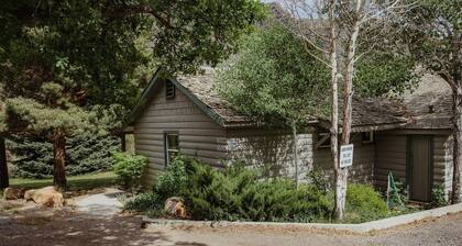 C-105) Coyote Gulch Cabin