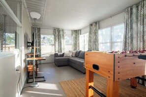 Game room - King bed, close to Siesta, Lido, and Downtown Sarasota! (Sarasota)