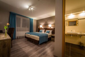 Chambre Double ou avec lits jumeaux, non-fumeurs | Bureau, lits bébé (en supplément), Wi-Fi gratuit, draps fournis