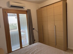 2 quartos, ferros/tábuas de passar roupa, acesso à internet