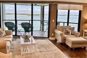 Flat-screen TV, fireplace