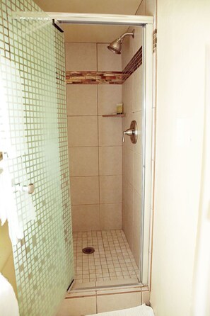 Douche, serviettes fournies