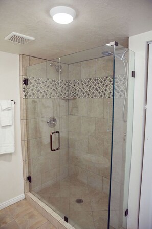 淋浴设施、毛巾