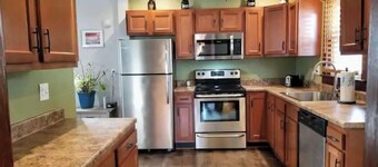 Beautiful House walk to everything downtown!