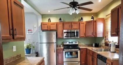Beautiful House walk to everything downtown!