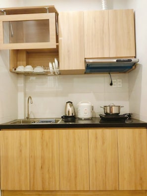 Fridge, cookware/dishes/utensils, dining tables