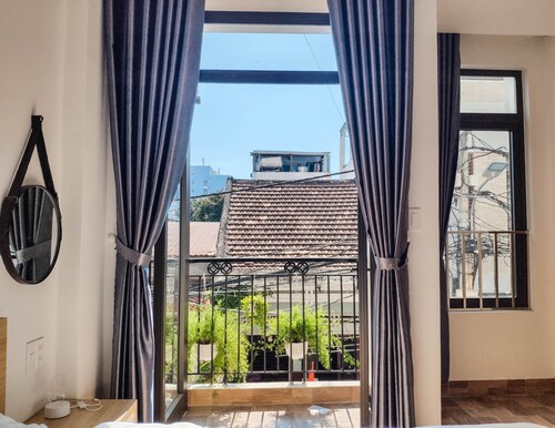 Lovely studio with balcony only 5mins to beach