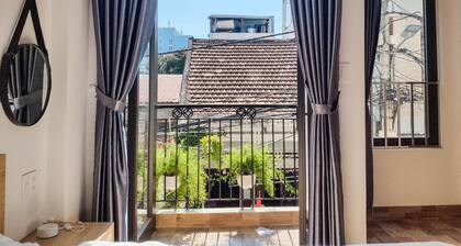 Lovely studio with balcony only 5mins to beach