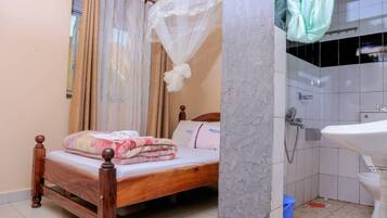 Blackout drapes, free WiFi, bed sheets