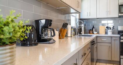 COMFY STAY| NEW & CLEAN| 10 MINS DISNEY| DOWNTOWN