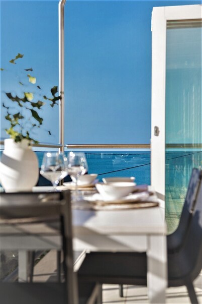 OUTSTANDING! WHITE HOUSE TASMANIA, BOAT HARBOUR BEACH
OFF SEASON SPECIALS!