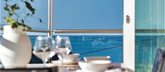 OUTSTANDING! WHITE HOUSE TASMANIA, BOAT HARBOUR BEACH
OFF SEASON SPECIALS!