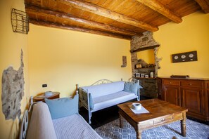 Panoramic House | 2 bedrooms, iron/ironing board, free WiFi - Casa di MOMO (Carate Urio)