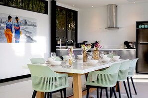 Luxury Villa | In-room dining - Stylish Salt Pool Villa Sunset Garden 5 (Rawai)