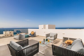 Terrace/patio - Stylish 4 bedroom Villa with sea views, 1,5 Km to the beach and close to Chania (Chania)