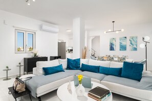 تلفزيون ذكي، ألعاب فيديو، تنس طاولة، ستيريو