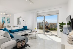 Smart TV, video games, table tennis, stereo - Stylish 4 bedroom Villa with sea views, 1,5 Km to the beach and close to Chania (Chania)