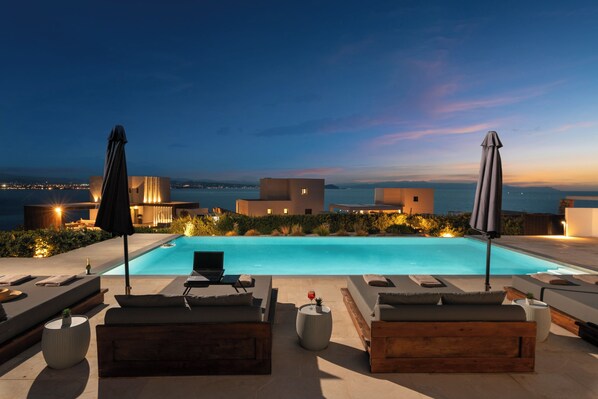 حمّام سباحة مُدفَّأ