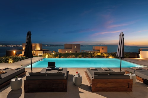 Stylish 4 bedroom Villa with sea views, 1,5 Km to the beach and close to Chania