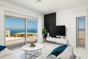 تلفزيون ذكي، ألعاب فيديو، تنس طاولة، ستيريو