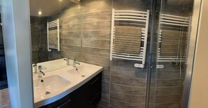 Ensemble baignoire-douche