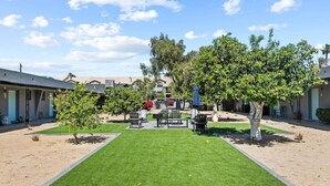 A courtyard with a lawn, seating area, and trees. - Lovely 1-bedroom condo in Baltimore - Parking (Phoenix)